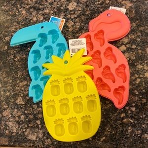 • Cute Ice Cube Trays •